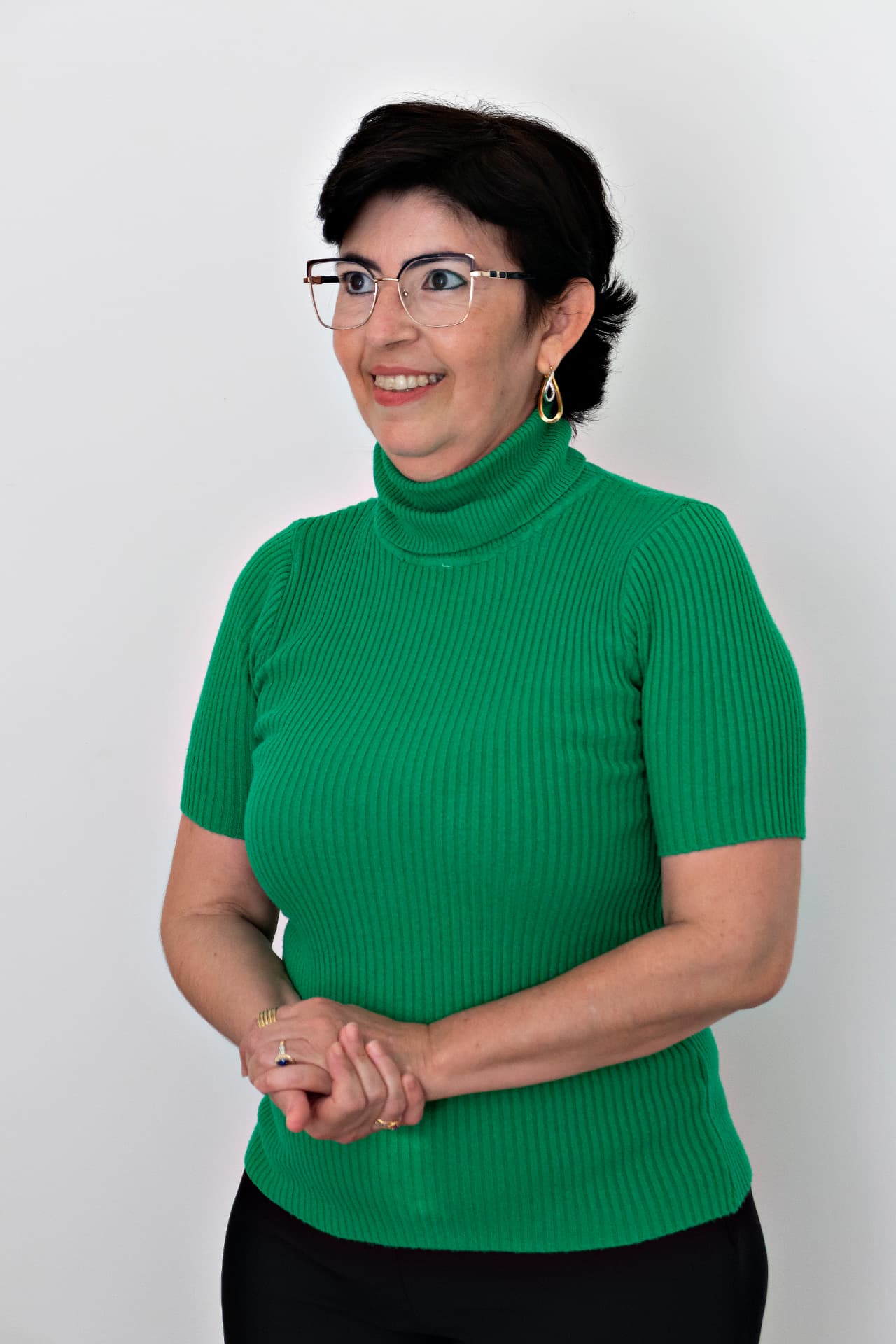 Cíntia de Fátima Ribeiro, psicóloga, sorrindo